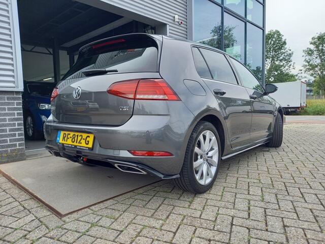 Volkswagen GOLF 1.0 TSI R-LINE - ADAPTIVE CRUISE - CARPLAY / ANDROID - TREKHAAK - ALCANTARA - NAVI - CLIMA - STOELVERWARMING -