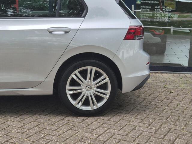 Volkswagen GOLF 1.0 TSI Life | Navigatie via Apple carplay | Climate Control | Parkeersensoren | Licht metalen velgen