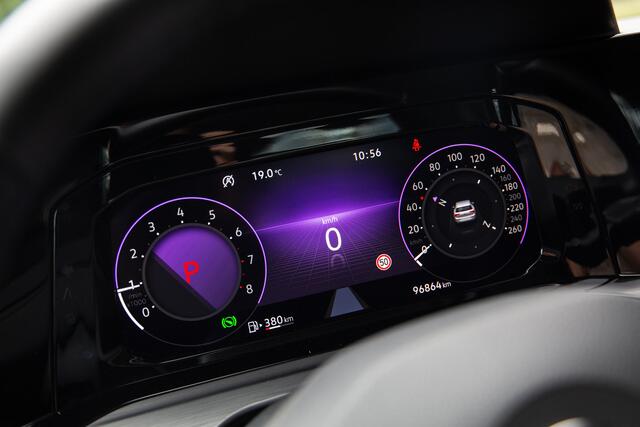 Volkswagen GOLF 1.5 eTSI Style Business , Adap. Cruise, Trekhaak, Memory, Camera, Side Assist