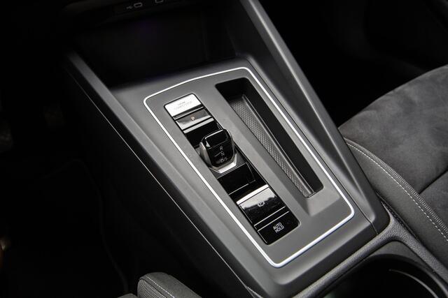 Volkswagen GOLF 1.5 eTSI Style Business , Adap. Cruise, Trekhaak, Memory, Camera, Side Assist