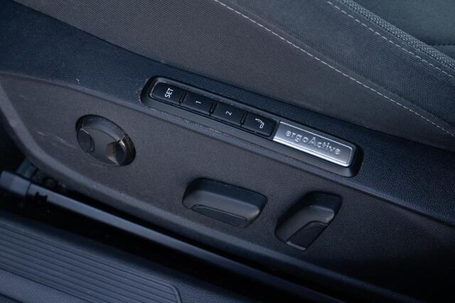 Volkswagen GOLF 1.4 eHybrid Style Camera Elektrische stoelen Massage ACC