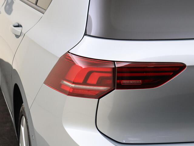 Volkswagen GOLF Life Edition eHybrid | 'App-Connect' draadloze smartphone integratie | Achterbank in ongelijke delen neerklapbaar incl. middenarmsteun en doorlaadmogelijkheid | Afstandscontrolesysteem (Front Assist)