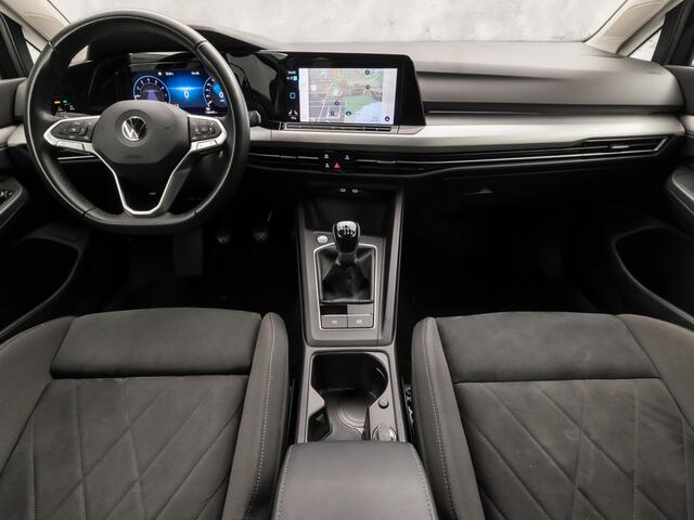 Volkswagen GOLF Variant 1.0 TSI Life Sport (APPLE CARPLAY, GROOT NAVI, CAMERA, MEMORY SEAT, ALCANTARA, GETINT GLAS, SPORTSTOELEN, STUUR/STOELVERWARMING, TREKHAAK, NIEUWE APK, NIEUWSTAAT)