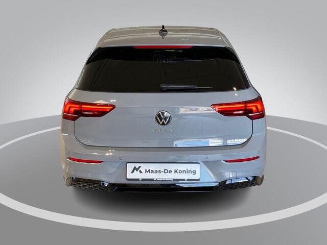 Volkswagen GOLF 1.5eTSI/150PK R-Line DSG · Apple/Android Car Play · Trekhaak · Camera + Parkeersensoren · Stoelverwarming · Garantie t/m 24-09-2030 of 100000km.