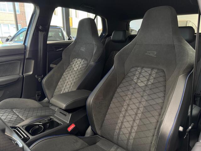 Volkswagen GOLF 1.5 eTSI R-Line / Camera / Matrix /