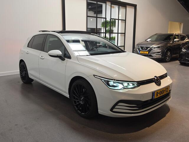 Volkswagen GOLF eTSI Life Business *Full-option* Stoel & Stuurverwarming - Panorama schuifdak - Apple Carplay/Android Auto - Dodehoekdetectie - Adaptive Cruise