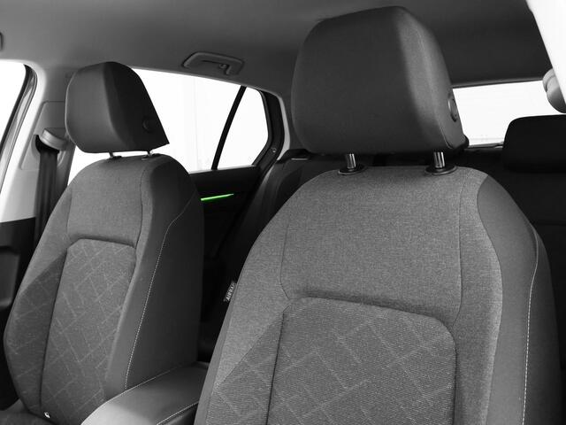 Volkswagen GOLF 1.0 eTSI 110pk DSG Life · Camera · Apple/Android Car Play · Navigatie · P-Sensoren · Sfeerverlichting · 16'' Inch · Garantie t/m 06-02-2028 of 100.000km