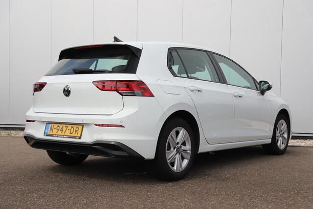 Volkswagen GOLF 1.0 eTSI Life Automaat Virtual Sfeerverlichting 16 inch Navigatie Achteruitrijcamera