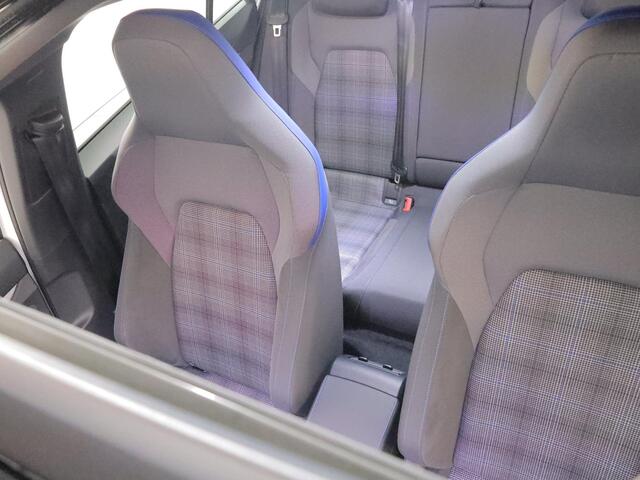 Volkswagen GOLF 1.5 eHybrid GTE 272 PK DSG PHEV | Panorama dak | Head up Display | 18" LM velgen | 360 graden camera |
