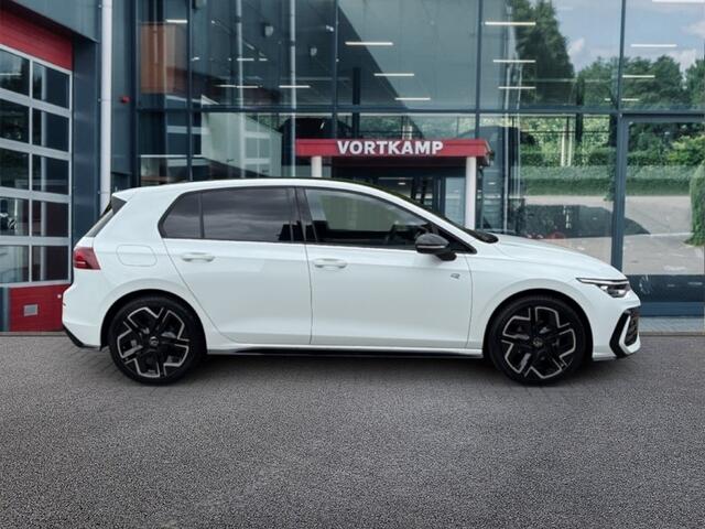 Volkswagen GOLF 1.5 eTSI DSG R-LINE 360CAMERA/ACC/STOEL+STUURVERW/CARPLAY