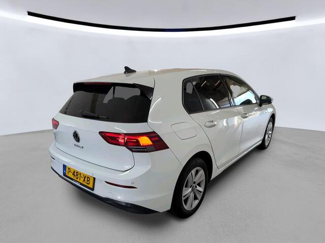 Volkswagen GOLF 1.0 TSI Life / App-connect / Navigatie / Parkeersensoren / Clima / LED verlichting / LM velgen /