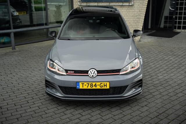 Volkswagen GOLF 2.0 TSI GTI TCR*PANO*AKRA*KEYLESS*DYNAUDIO*FULL*