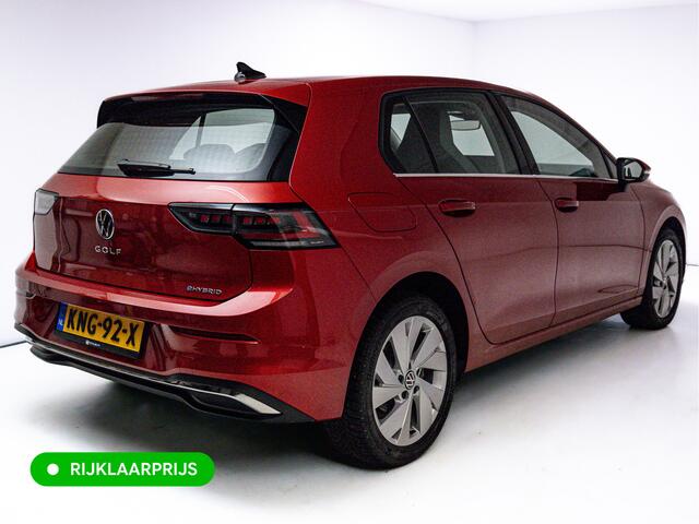 Volkswagen GOLF 1.5 eHybrid Style Edition | Camera | Travel assist | Stuur- & stoelverwarm. Stoelventilatie | Elec. verst. best. stoel | Headup, Sfeerverlichting, IQ Led, Lederen bekleding, Incl. winterset op LMV