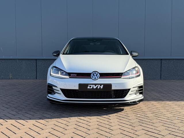 Volkswagen GOLF 2.0 TSI GTI TCR PANO | AKRA | DCC | DYN