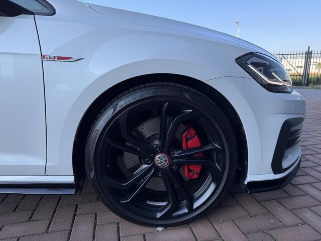 Volkswagen GOLF 2.0 TSI GTI TCR PANO | AKRA | DCC | DYN