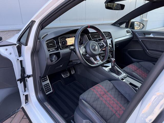 Volkswagen GOLF 2.0 TSI GTI TCR PANO | AKRA | DCC | DYN