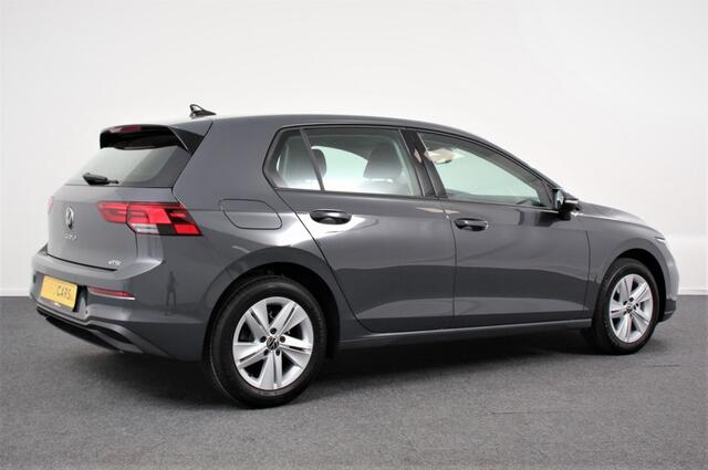Volkswagen GOLF 1.0 TSI 110pk Automaat Life Navigatie Climate Control Navigatie Camera Digitale Cockpit Parkeer sensoren V+A DAB Cruise Control Lichtmetalen Velgen