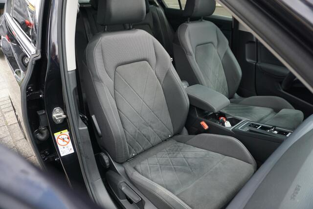 Volkswagen GOLF 1.5 eTSI Style | PANO | ACC