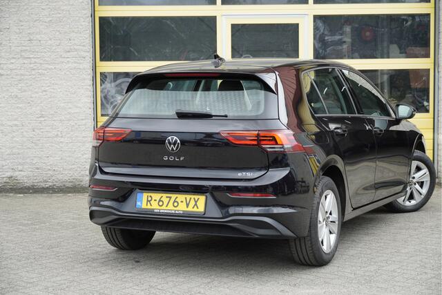 Volkswagen GOLF 1.0 TSI 5drs Life Business BJ2022 Lmv 16" | Led V+A | Pdc | App-Connect | Navi | Virtual cockpit | Dashboard verlichting | Climate control | Cruise control | Elek. Be stoel+Mem | Sportstoelen | Verwarmd stuur | Verwarmde voorstoelen | Getint glas