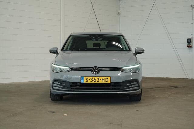 Volkswagen GOLF 1.0 TSI Life Business | Ambienteverlichting | Carplay | Stoelv. | Parkeersensoren |