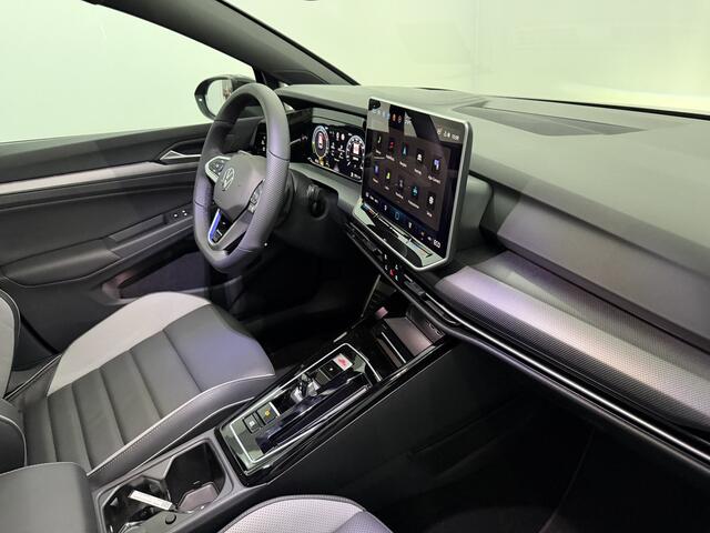 Volkswagen GOLF 1.5 eHybrid GTE Plug-in Panoramadak, 360 Camera, Head-up display, Navi, Virtual desk, Memory stoelen, Verstelbare stoelen, Leder, 2 Jaar garantie