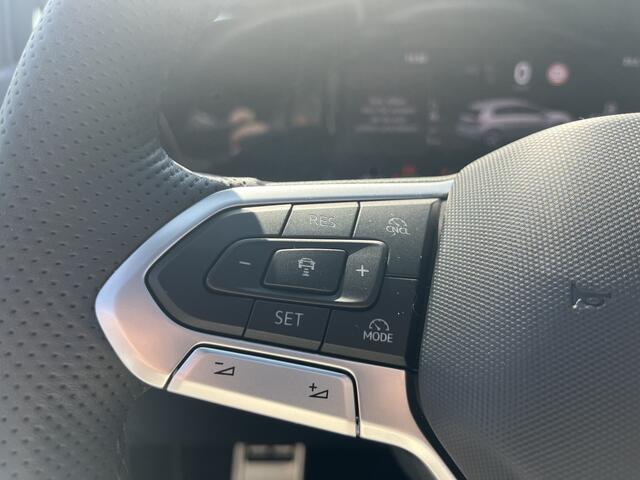 Volkswagen GOLF 1.5 eHybrid GTE / FABRIEKSGARANTIE TM 9-2030/ 272 PK/ PANO/ BLACK STYLE/ ZWENKBARE TREKHAAK/ HEAD-UP DISPLAY/ CAMERA/ IQ. LIGHT/ DODE HOEK/ STOEL-STUURVERWARM./ ADAPT. CRUISE/ APP CONNECT/ 18" LMV