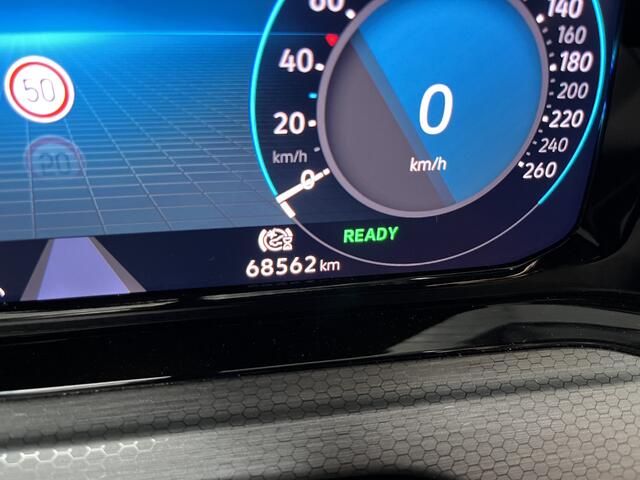 Volkswagen GOLF 1.4 eHybrid GTE / AUTOMAAT/ 245 PK/ PANO/ PARK.SENSOR.V+A/ STUUR+STOELVERWARM./ APP-CONNECT/ ACC/ KEYLESS/ DIGITAL DASH/ RIJ-MODI/ NAVI/ DAB/ CLIMA/ LED/ 17'' LMV
