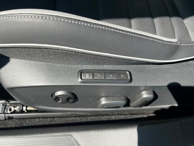 Volkswagen GOLF 1.5 eHybrid 272pk GTE Black Style | Leer | Pano | 360 Camera