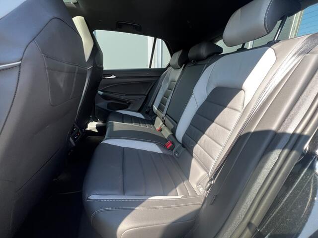 Volkswagen GOLF 1.5 eHybrid 272pk GTE Black Style | Leer | Pano | 360 Camera