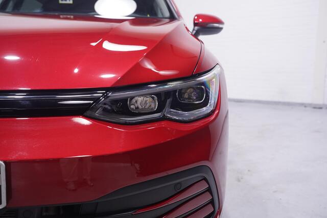 Volkswagen GOLF 1.5 eTSI Life Navi Apple Carplay wegklapbare-Trekhaak Achteruitrijcamera private glas 3-Zone Clima stoel/stuurverwarming ACC PDC