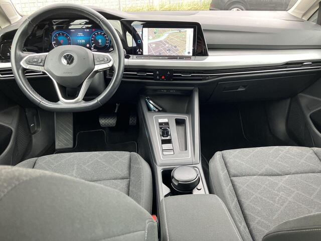Volkswagen GOLF Variant 1.0 TSI 110PK Life DSG automaat · Apple/Android Car Play · Camera · Navigatie · Stoelverwarming
