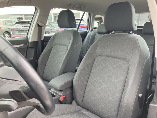 Volkswagen GOLF Variant 1.0 TSI 110PK Life DSG automaat · Apple/Android Car Play · Camera · Navigatie · Stoelverwarming