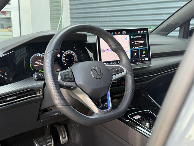 Volkswagen GOLF 1.5 eHybrid GTE | Panoramdak | Trekhaak | Stoelventilatie | HUD | Apple Carplay/Android Auto | Camera | Lederen bekleding |