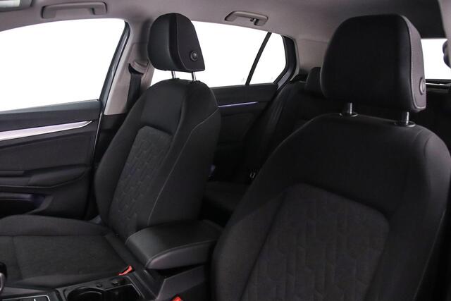 Volkswagen GOLF Life Edition 1.5 TSI 115pk Adaptive cruise control, Achteruitrijcamera, LED koplampen, Parkeersensoren, Airco, DAB, Radio, Bluetooth, App connect