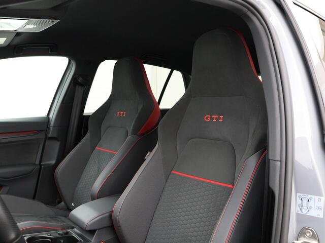Volkswagen GOLF 2.0 TSI 300pk DSG GTI Clubsport · Camera · Akrapovic · Apple/Android Car Play · Stoel-& Stuurverwarming · Dodehoek Detectie · 19'' Inch ·