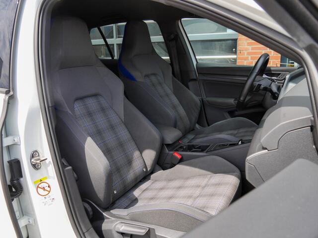 Volkswagen GOLF 1.4 eHybrid GTE | 1.500kg Trekgew! | NAVIGATIE | CARPLAY |