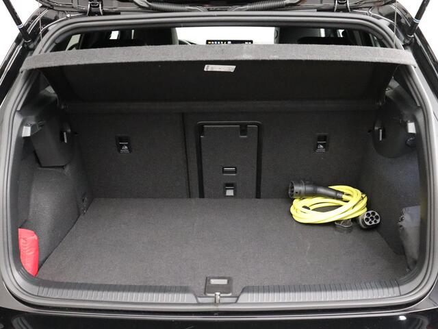Volkswagen GOLF 1.5 eHybrid 50 Edition | ACC | Trekhaak | Camera!