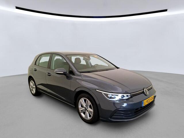 Volkswagen GOLF 1.5 TSI Life Business / Navigatie / Parkeersensoren / Trekhaak afn. / LED verlichting / Clima / El verst. stoelen TRANS
