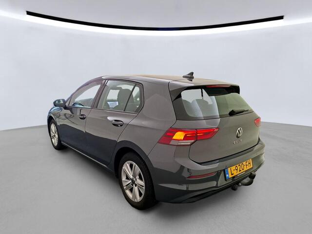 Volkswagen GOLF 1.5 TSI Life Business / Navigatie / Parkeersensoren / Trekhaak afn. / LED verlichting / Clima / El verst. stoelen TRANS