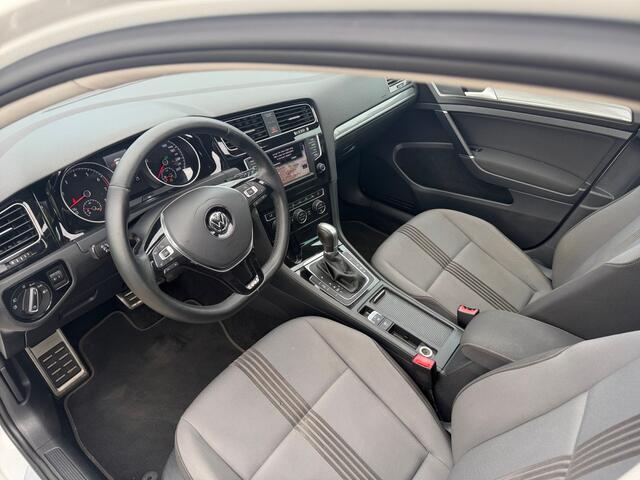 Volkswagen GOLF 1.4 TSI R Line Aut- Panoramadak, Stoelverwarming, Privacy Glass, Navigatie, Park Assist