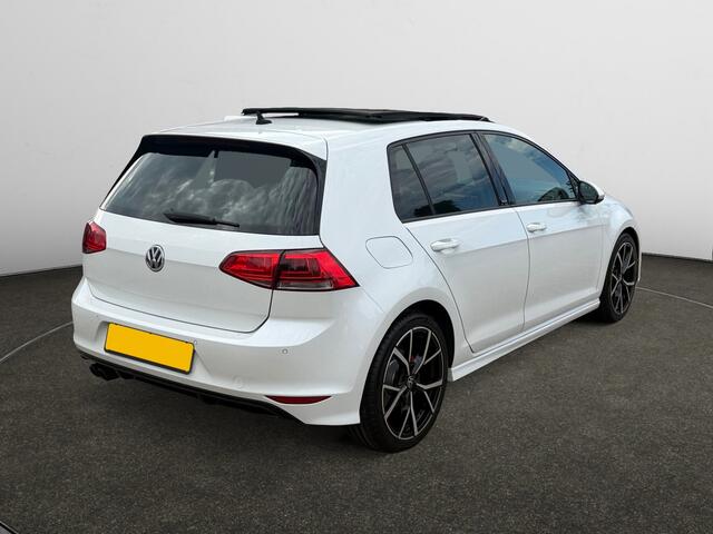 Volkswagen GOLF 1.4 TSI R Line Aut- Panoramadak, Stoelverwarming, Privacy Glass, Navigatie, Park Assist