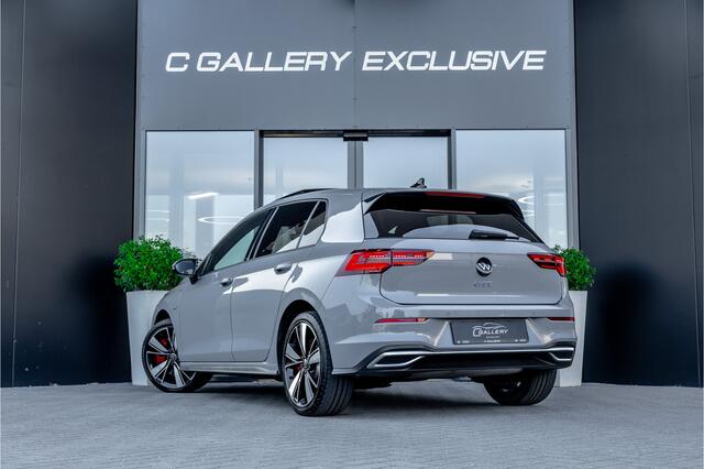 Volkswagen GOLF 1.4 eHybrid Style - Panorama | Elek. Trekhaak | Camera | ACC