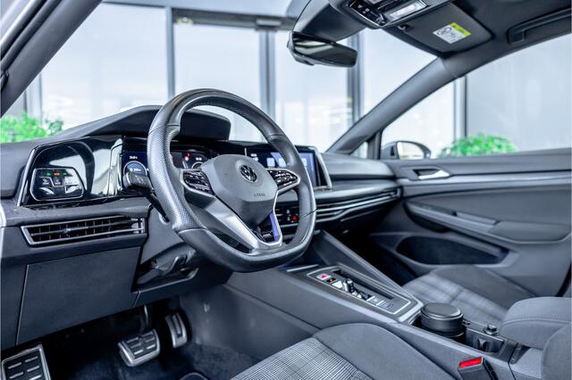 Volkswagen GOLF 1.4 eHybrid Style - Panorama | Elek. Trekhaak | Camera | ACC