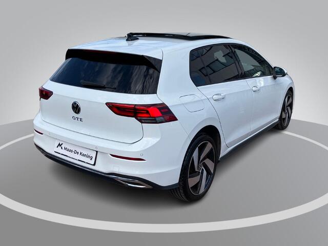 Volkswagen GOLF 1.4eHybrid 180kW/245PK GTE · Panoramadak · Camera · Apple/Android Car Play · Navigatie · Stoelverwarming · Dodehoeksensor ·