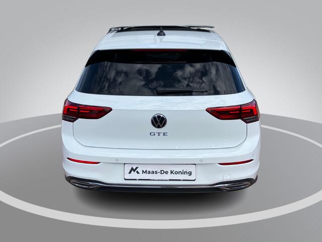 Volkswagen GOLF 1.4eHybrid 180kW/245PK GTE · Panoramadak · Camera · Apple/Android Car Play · Navigatie · Stoelverwarming · Dodehoeksensor ·