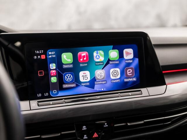 Volkswagen GOLF 1.5 TSI Sport (4 CILINDER, APPLE CARPLAY, MEMORY SEAT, CAMERA, DYNAMISCHE KNIPPERLICHTEN, ALCANTARA, SPORTSTOELEN, GETINT GLAS, KEYLESS START, SFEERVERLICHTING, NIEUWSTAAT)