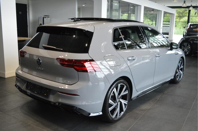 Volkswagen GOLF 1.5 eTSI 3X R-LINE navi pano camera 18 inch 150 pk !!