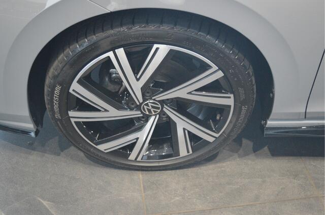 Volkswagen GOLF 1.5 eTSI 3X R-LINE navi pano camera 18 inch 150 pk !!