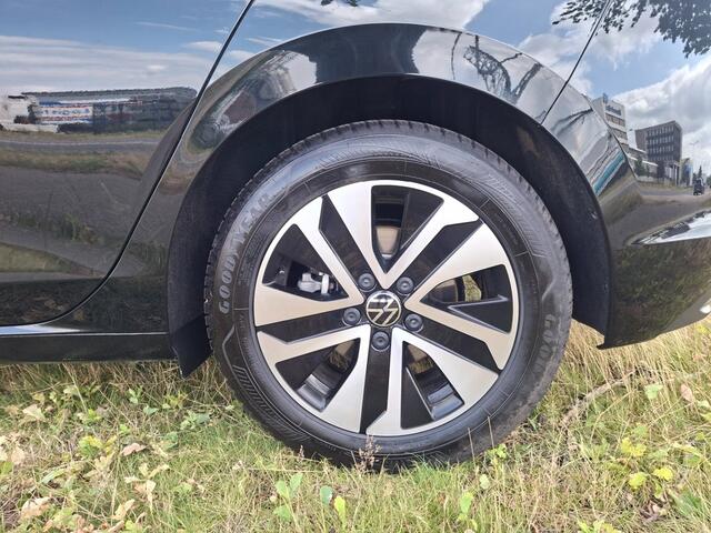 Volkswagen GOLF 1,5 ETSI Life Edition/ACC/Trekhaak/Navi/IQ Lights/Carplay/Achteruitrijcamera