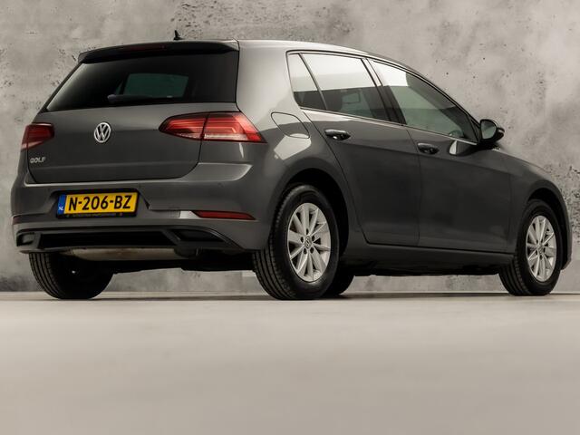 Volkswagen GOLF 1.0 TSI Sportline Automaat (APPLE CARPLAY, GROOT NAVI, CLIMATE, STOELVERWARMING, SPORTSTOELEN, GETINT GLAS, PARKEERSENSOREN, CRUISE, NIEUWSTAAT)